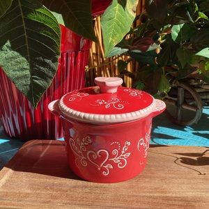 Temp-tations “Romance” pattern covered dish